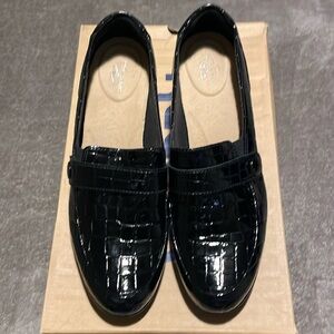 Lightly used worn twice in great condition
